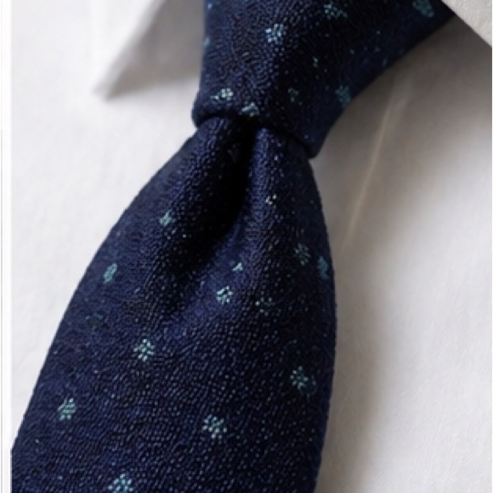 Kiton Navy Tie with Light Blue Microdots Fashioned from Wool/Silk/Cashmere - Picture 3 of 6